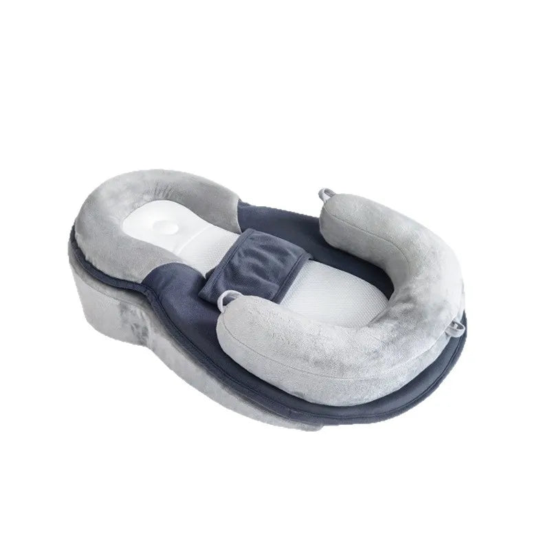 Ergonomic support cushion in grey and navy, on a white background